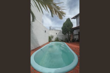 Fundos de casa à venda com 5 quartos, 300m² em Sarandi, Porto Alegre