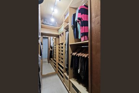 Casa à venda com 280m², 3 quartos e 2 vagas Casa à venda com 280m², 3 quartos e 2 vagasCloset da Suíte
