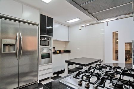 Casa à venda com 280m², 3 quartos e 2 vagas Casa à venda com 280m², 3 quartos e 2 vagasCozinha