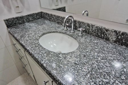 Casa à venda com 280m², 3 quartos e 2 vagas Casa à venda com 280m², 3 quartos e 2 vagasBanheiro