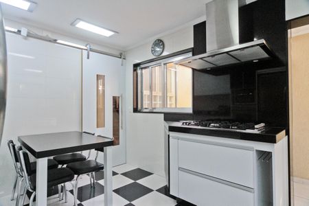 Casa à venda com 280m², 3 quartos e 2 vagas Casa à venda com 280m², 3 quartos e 2 vagasCozinha
