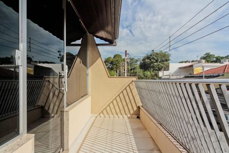 Casa à venda com 280m², 3 quartos e 2 vagas Casa à venda com 280m², 3 quartos e 2 vagasVaranda