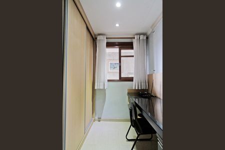 Casa à venda com 280m², 3 quartos e 2 vagas Casa à venda com 280m², 3 quartos e 2 vagasEscritório