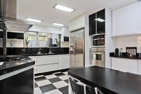 Casa à venda com 280m², 3 quartos e 2 vagas Casa à venda com 280m², 3 quartos e 2 vagasCozinha