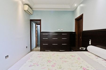 Casa à venda com 280m², 3 quartos e 2 vagas Casa à venda com 280m², 3 quartos e 2 vagasSuíte