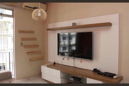 Sala de apartamento para alugar com 2 quartos, 55m² em Mangueira, Rio de Janeiro