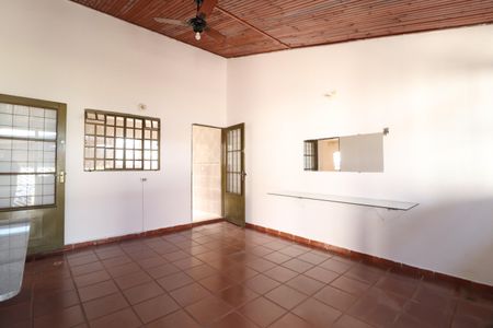 Sala 2 de casa para alugar com 4 quartos, 100m² em Cidade Jardim, Uberlândia