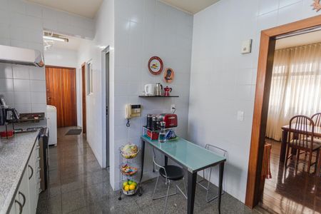 Apartamento à venda com 140m², 4 quartos e 2 vagasCozinha