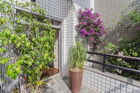 Apartamento à venda com 140m², 4 quartos e 2 vagasVaranda na Sala