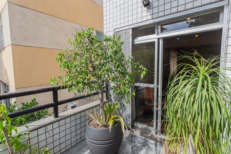 Apartamento à venda com 140m², 4 quartos e 2 vagasVaranda na Sala