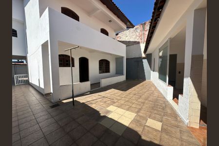 Casa para alugar com 240m², 4 quartos e 3 vagasQuintal