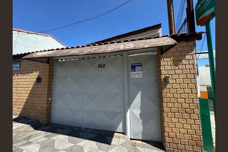 Casa para alugar com 240m², 4 quartos e 3 vagasFachada
