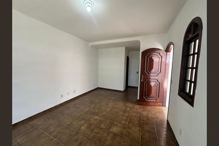 Casa para alugar com 240m², 4 quartos e 3 vagasSala