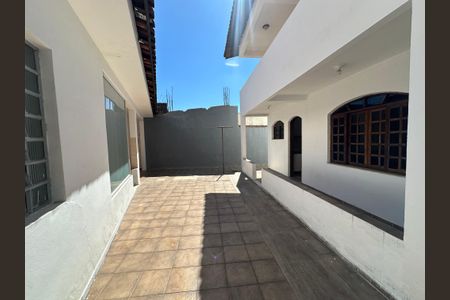 Casa para alugar com 240m², 4 quartos e 3 vagasQuintal