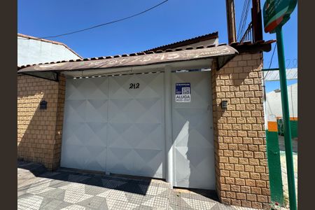 Casa para alugar com 240m², 4 quartos e 3 vagasFachada