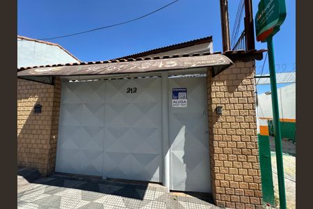 Casa para alugar com 240m², 4 quartos e 3 vagasFachada