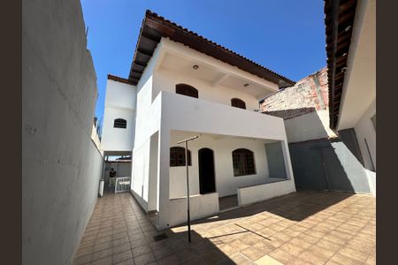 Casa para alugar com 240m², 4 quartos e 3 vagasQuintal