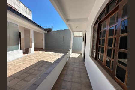 Casa para alugar com 240m², 4 quartos e 3 vagasQuintal
