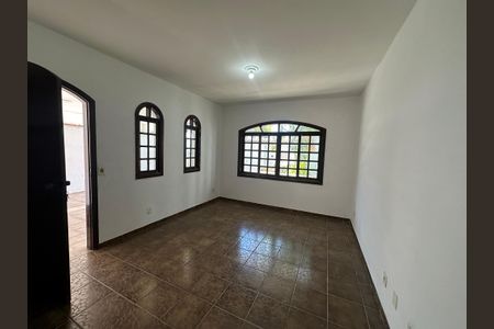 Casa para alugar com 240m², 4 quartos e 3 vagasSala
