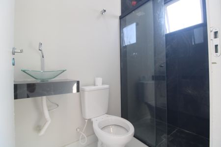 Banheiro da suíte de casa à venda com 2 quartos, 110m² em Jardim Cidalia, São Paulo