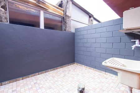 Casa para alugar com 75m², 2 quartos e 1 vagaÁrea de Serviço