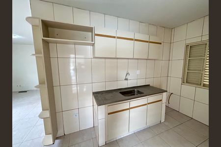 Cozinha de casa para alugar com 3 quartos, 180m² em Santa Mônica, Uberlândia