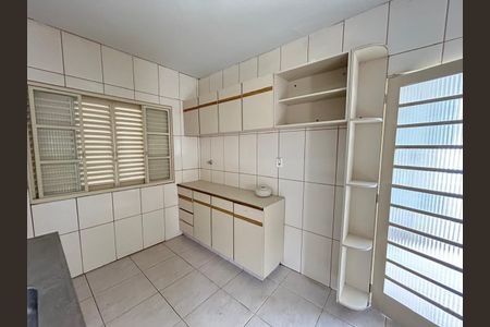 Cozinha de casa para alugar com 3 quartos, 180m² em Santa Mônica, Uberlândia