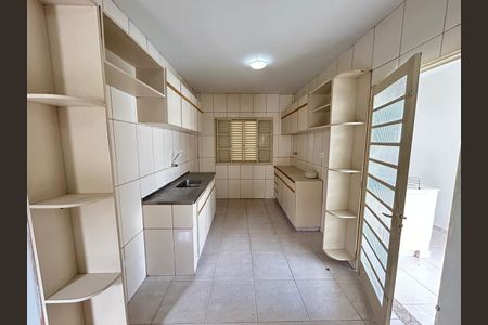 Cozinha de casa para alugar com 3 quartos, 180m² em Santa Mônica, Uberlândia