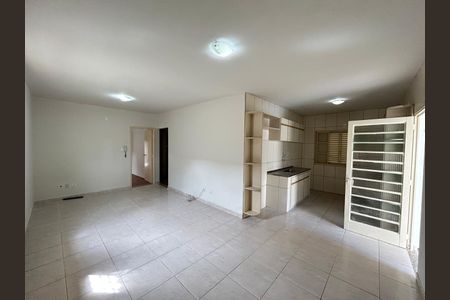 Sala de casa para alugar com 3 quartos, 180m² em Santa Mônica, Uberlândia