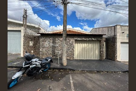 Casa para alugar com 180m², 3 quartos e 2 vagasFachada
