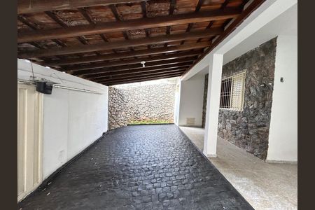 Casa para alugar com 180m², 3 quartos e 2 vagasFachada