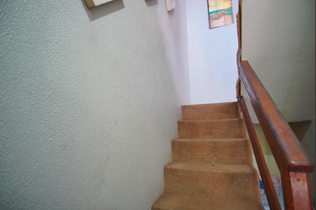 Casa à venda com 300m², 4 quartos e 2 vagasEscada Acesso Piso 2