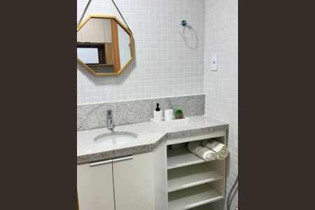 Banheiro de apartamento para alugar com 1 quarto, 51m² em Caminho das Árvores, Salvador