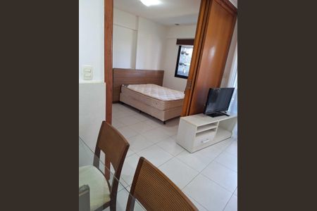 Quarto de apartamento para alugar com 1 quarto, 51m² em Caminho das Árvores, Salvador
