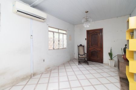 Sala de casa à venda com 2 quartos, 130m² em Cavalhada, Porto Alegre