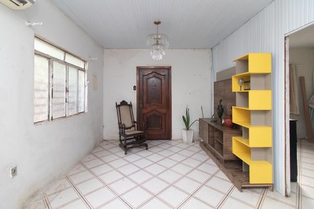Sala de casa à venda com 2 quartos, 130m² em Cavalhada, Porto Alegre