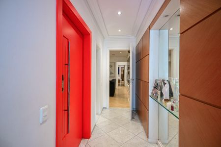 Apartamento à venda com 246m², 4 quartos e 4 vagasCorredor