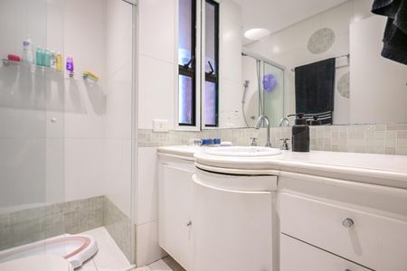 Apartamento à venda com 246m², 4 quartos e 4 vagasBanheiro