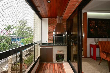Apartamento à venda com 246m², 4 quartos e 4 vagasVaranda