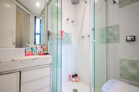 Apartamento à venda com 246m², 4 quartos e 4 vagasBanheiro Suíte 2