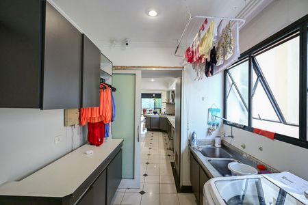 Apartamento à venda com 246m², 4 quartos e 4 vagasÁrea de Serviço 