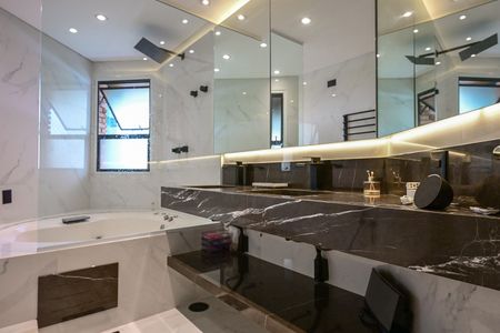 Apartamento à venda com 246m², 4 quartos e 4 vagasBanheiro Suíte 
