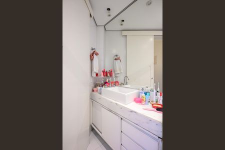 Apartamento à venda com 246m², 4 quartos e 4 vagasBanheiro Suíte 2