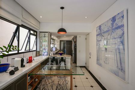 Apartamento à venda com 246m², 4 quartos e 4 vagasCozinha