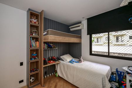 Apartamento à venda com 246m², 4 quartos e 4 vagasQuarto 2
