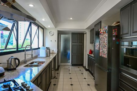 Apartamento à venda com 246m², 4 quartos e 4 vagasCozinha