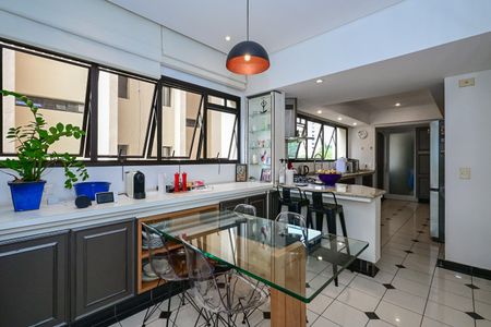Apartamento à venda com 246m², 4 quartos e 4 vagasCozinha