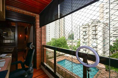 Apartamento à venda com 246m², 4 quartos e 4 vagasVaranda da Suíte 1