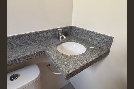 Banheiro de apartamento para alugar com 1 quarto, 37m² em Vila Monte Alegre, São Paulo