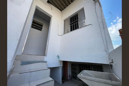 Casa para alugar com 30m², 1 quarto e sem vaga Casa para alugar com 30m², 1 quarto e sem vagaEntrada